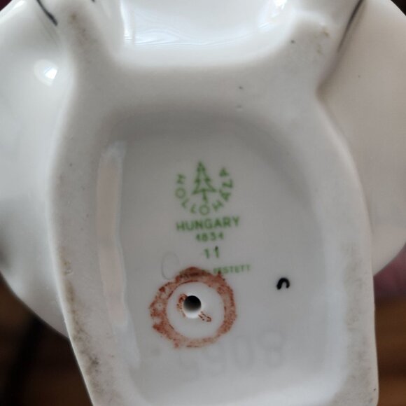 Vintage Zsolnay Hungary Hand-Painted Porcelain Figurine Of Woman In Traditional - Picture 6 of 6